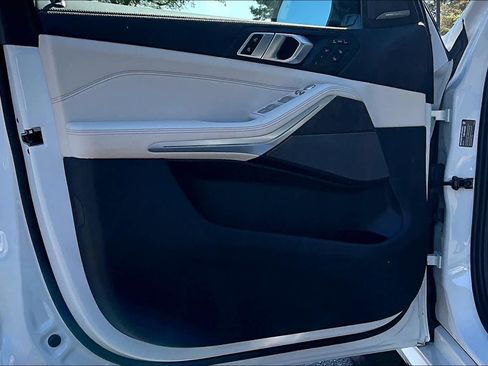 Certified 2025 BMW X7 xDrive40i w/ Executive Package image 22