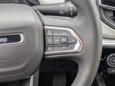 Used 2025 Jeep Compass Limited image 16