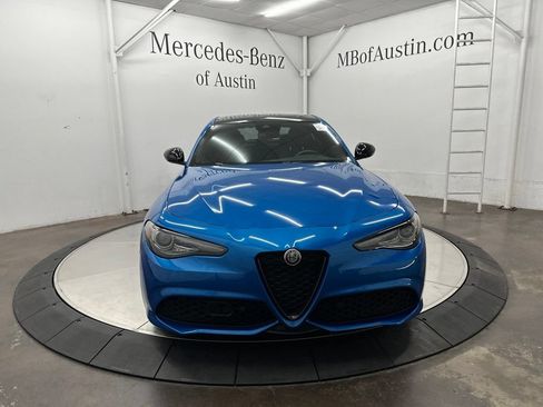 Used 2023 Alfa Romeo Giulia Veloce RWD image 2
