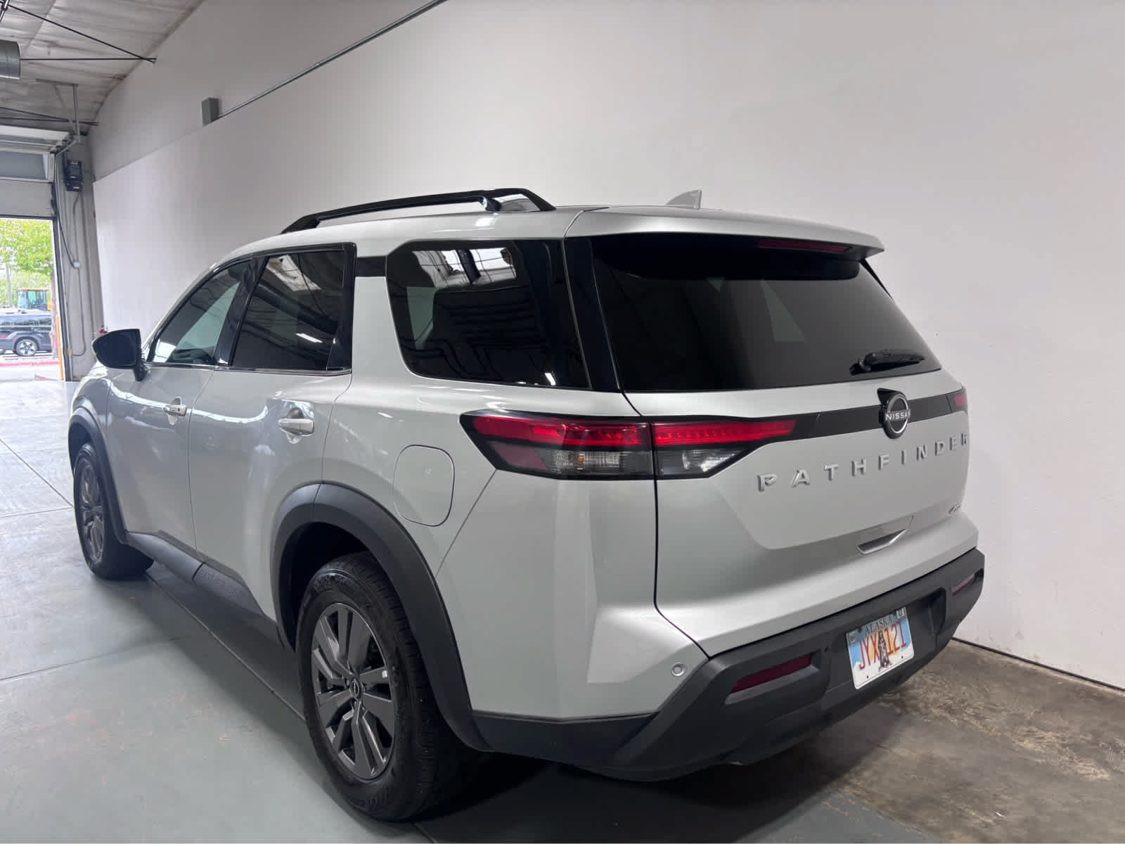 Used 2025 Nissan Pathfinder SV AWD/4WD image 3