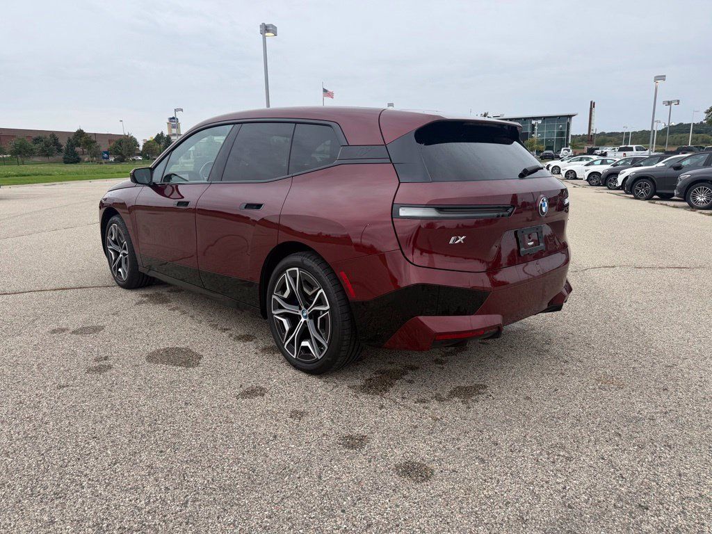 Used 2024 BMW iX xDrive50 w/ Sport Package AWD/4WD image 3