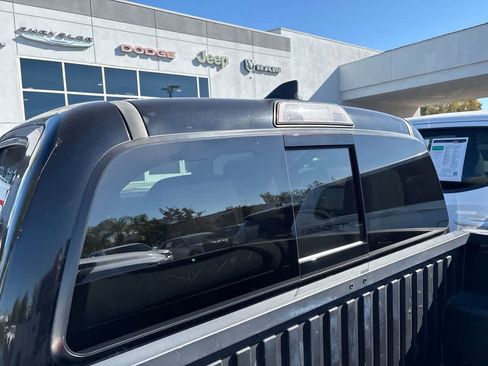 Used 2017 Toyota Tacoma TRD Sport w/ Tow Package RWD image 9