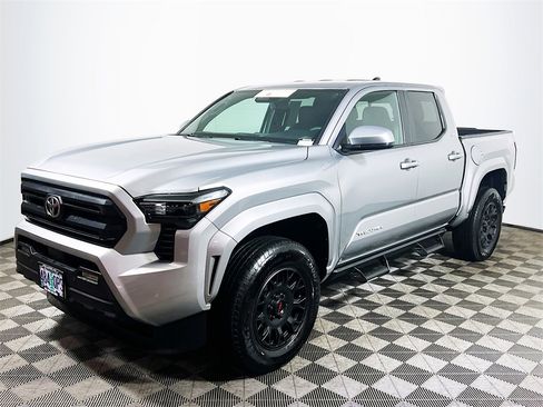 Certified 2025 Toyota Tacoma SR5 image 4