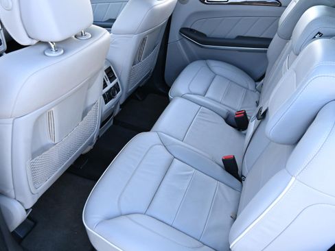 Used 2013 Mercedes-Benz GL 550 4MATIC image 10