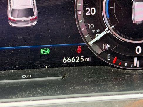 Used 2019 Volkswagen Tiguan SEL Premium w/ 3rd Row Seat Package AWD/4WD image 11