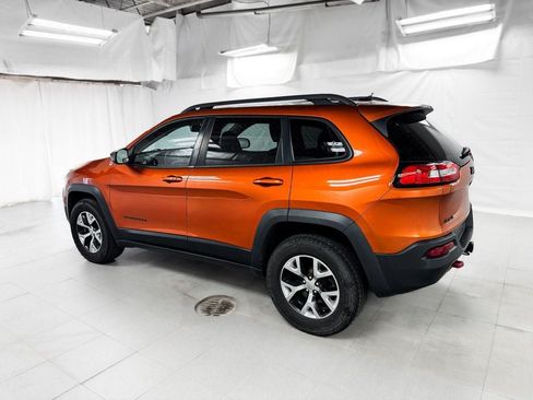Used 2015 Jeep Cherokee Trailhawk w/ Comfort/Convenience Group AWD/4WD image 3