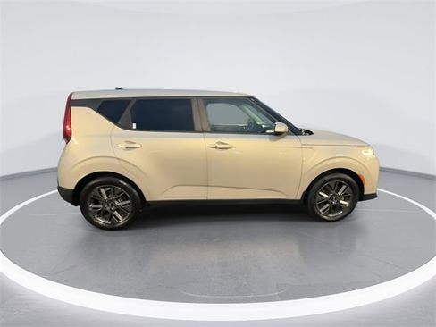 Used 2020 Kia Soul EX image 9