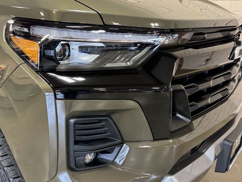 Used 2024 Chevrolet Colorado Z71 w/ Z71 Convenience Package 2 AWD/4WD image 16