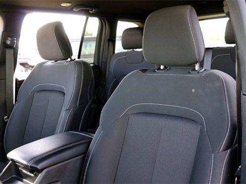 Used 2024 Jeep Grand Cherokee Laredo image 11