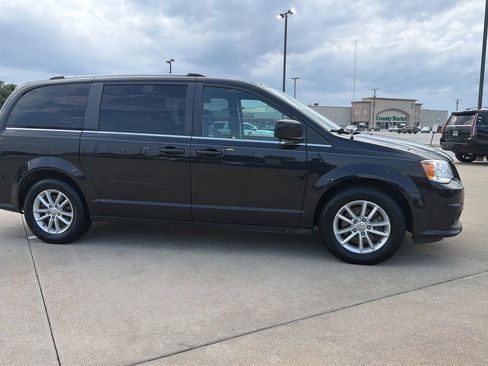 Used 2019 Dodge Grand Caravan SXT w/ Driver Convenience Group FWD image 26