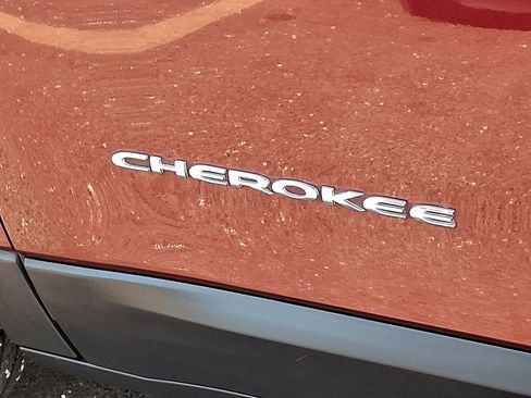 Certified 2019 Jeep Cherokee Limited image 30