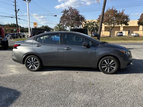Used 2021 Nissan Versa SV image 6