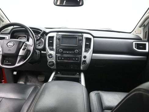 Used 2018 Nissan Titan PRO-4X w/ Pro-4x Convenience Package AWD/4WD image 16