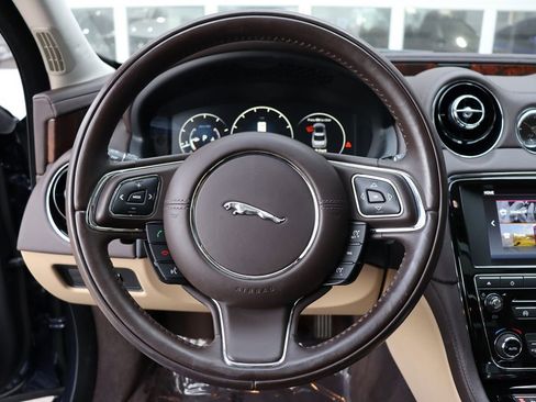 Used 2016 Jaguar XJ R-Sport image 15