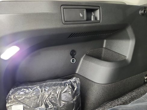 New 2025 Volkswagen Tiguan SE image 34