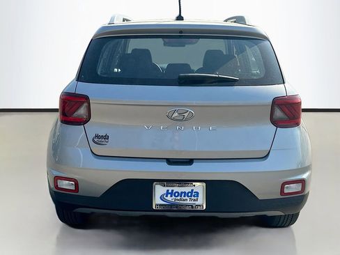 Used 2023 Hyundai Venue SEL FWD image 7
