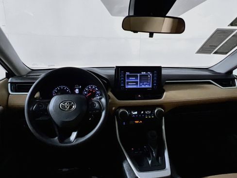 Used 2021 Toyota RAV4 LE FWD image 30