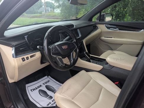 Used 2018 Cadillac XT5 AWD image 3
