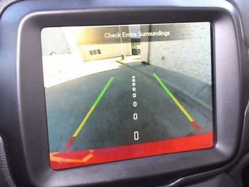 Used 2022 Jeep Renegade Altitude w/ Sun/Sound Group image 8