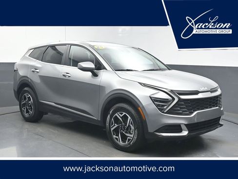 Used 2024 Kia Sportage LX image 1