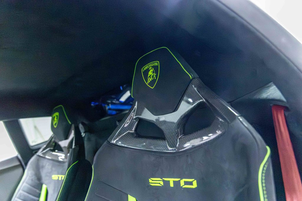 Used 2022 Lamborghini Huracan STO RWD image 37