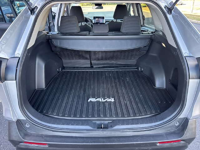 Used 2024 Toyota RAV4 LE AWD/4WD image 27