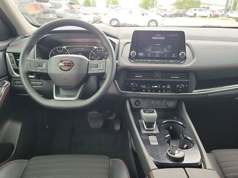 Used 2025 Nissan Rogue SV AWD/4WD image 10