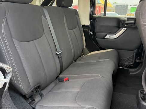 Used 2013 Jeep Wrangler Unlimited Rubicon w/ Connectivity Group AWD/4WD image 22