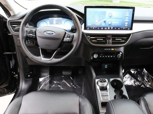 Used 2023 Ford Escape Platinum AWD/4WD image 17