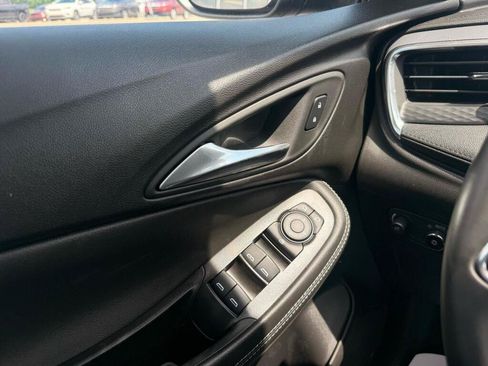 Used 2025 Buick Encore GX Preferred AWD/4WD image 21