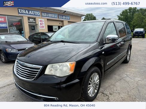 Used 2014 Chrysler Town & Country Touring-L FWD image 1