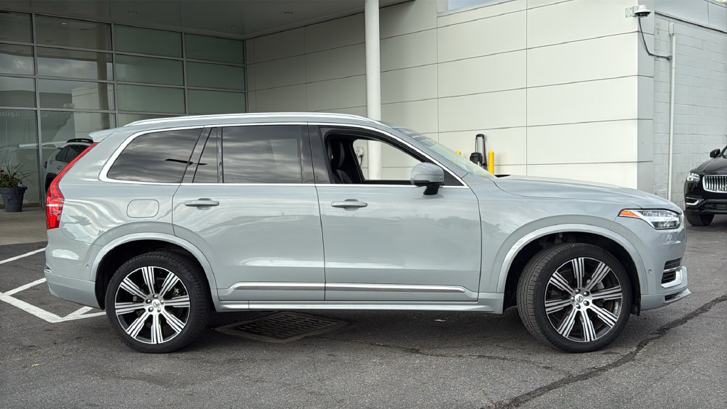Certified 2025 Volvo XC90 T8 Plus AWD/4WD image 3