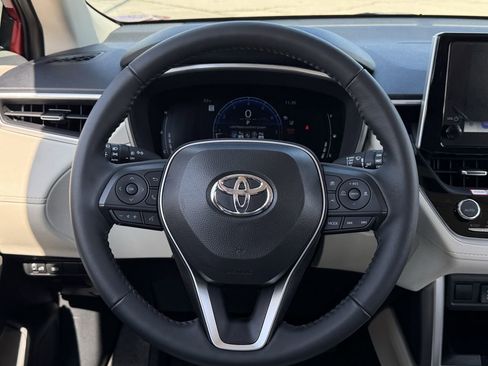 Used 2024 Toyota Corolla Cross XLE w/ Convenience Package FWD image 11