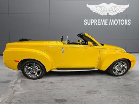 Used 2005 Chevrolet SSR w/ Preferred Equipment Group image 9