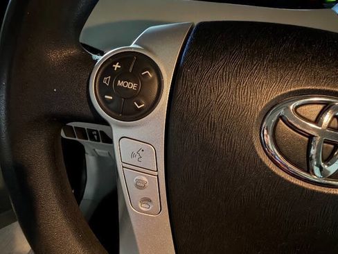 Used 2012 Toyota Prius V Five image 12