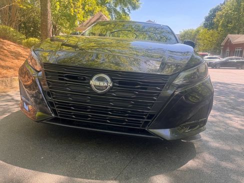 Used 2023 Nissan Altima 2.5 SV image 3