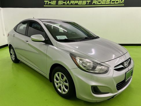 Used 2013 Hyundai Accent GLS FWD image 2