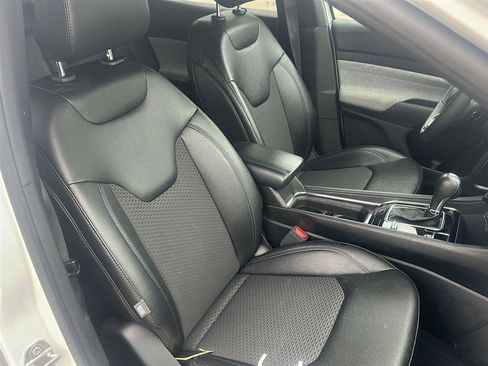 Used 2024 Jeep Compass Latitude image 23