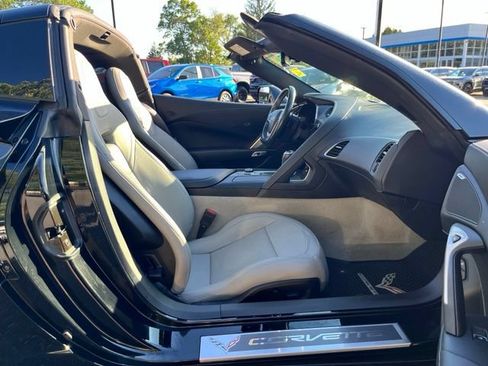 Used 2017 Chevrolet Corvette Stingray Coupe w/ 1LT RWD image 30