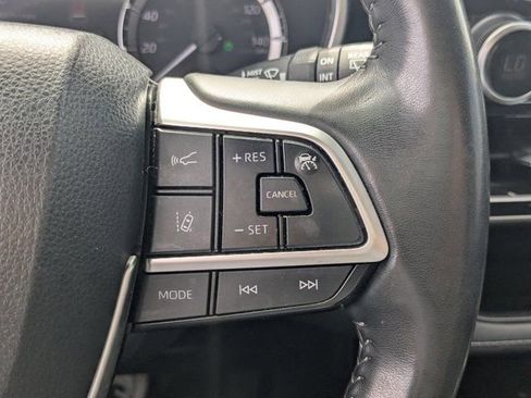 Used 2023 Toyota Highlander XLE FWD image 26