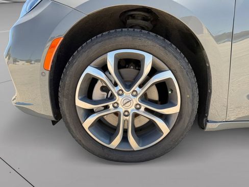 Used 2022 Chrysler Pacifica Pinnacle AWD/4WD image 30
