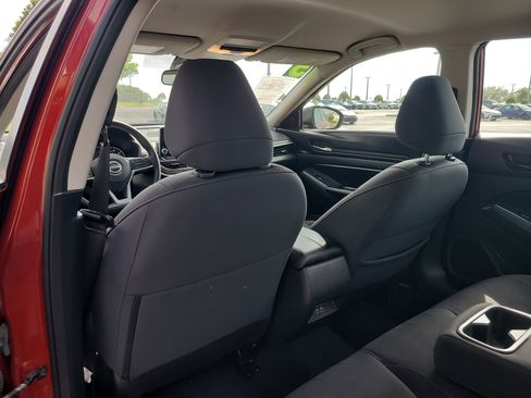 Used 2025 Nissan Altima 2.5 SV FWD image 13