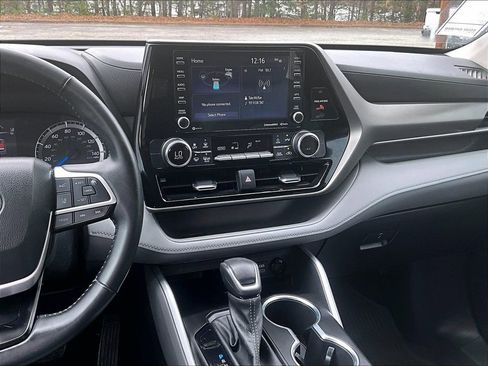 Used 2022 Toyota Highlander LE image 14