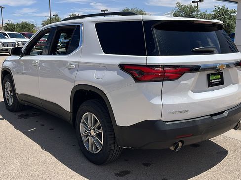 Used 2023 Chevrolet Traverse LT FWD image 6