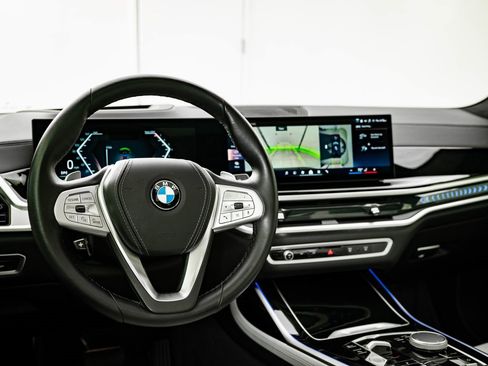 Used 2024 BMW X7 xDrive40i image 4