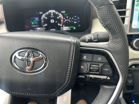 Used 2025 Toyota Tundra Capstone AWD/4WD image 17