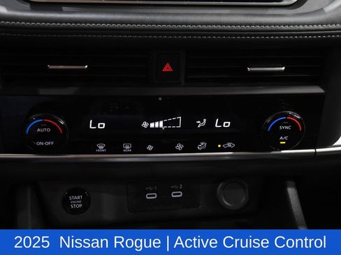 Used 2025 Nissan Rogue SV AWD/4WD image 20