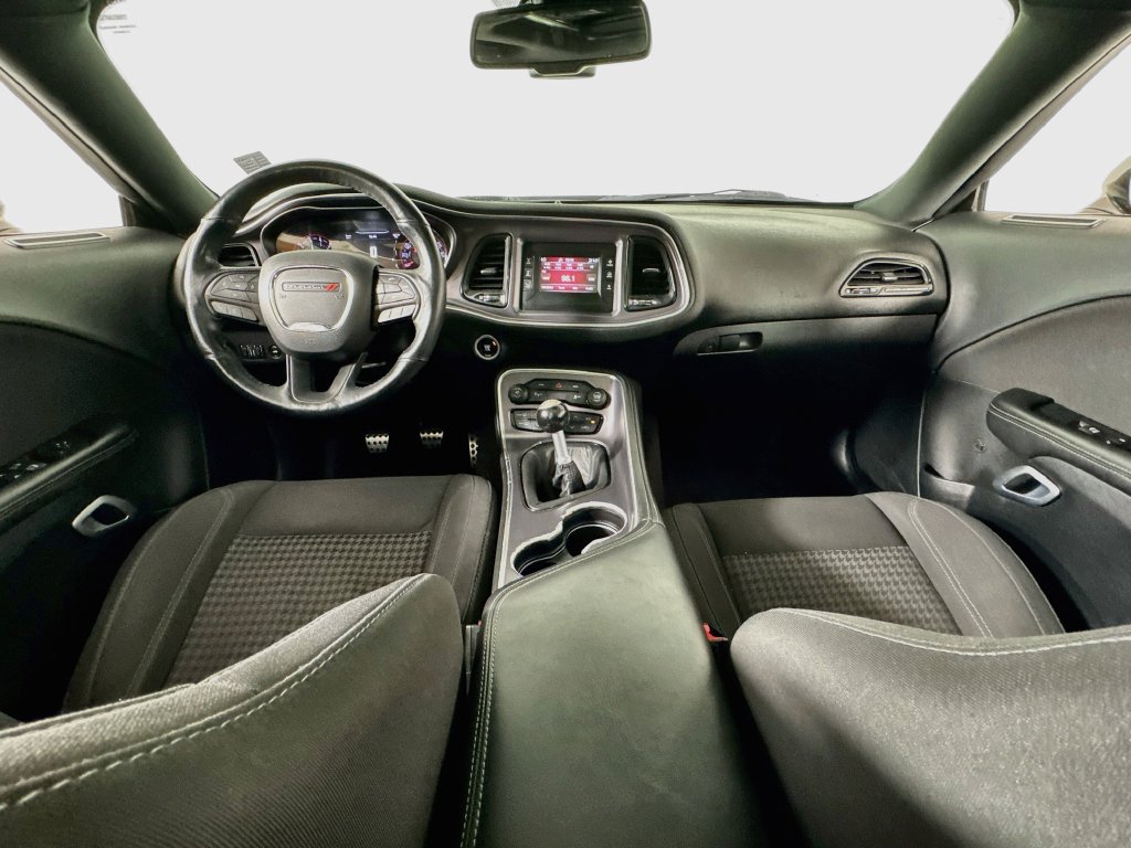 Used 2016 Dodge Challenger R/T w/ Driver Convenience Group RWD image 18
