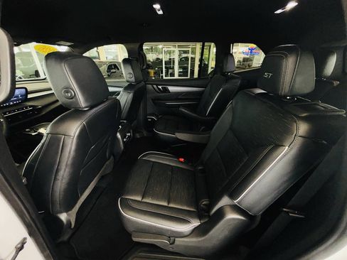 Used 2026 Buick Enclave Sport Touring FWD image 39