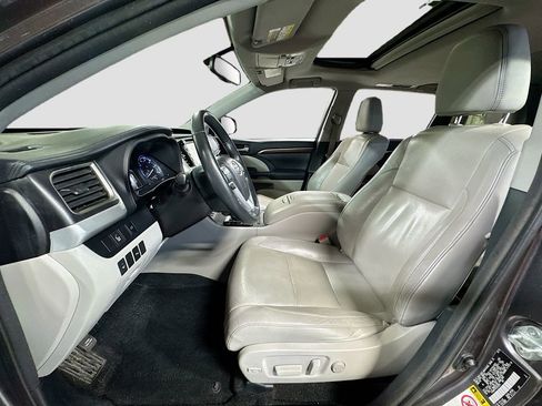 Used 2014 Toyota Highlander Limited image 12